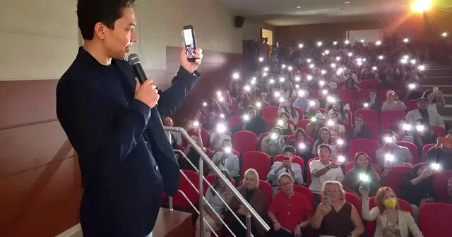 Kazak sanatçısı Bagjan Oktyabr Egeli iletişim öğrencileriyle buluştu İzmir Haberleri Habertürk Yerel Haberler