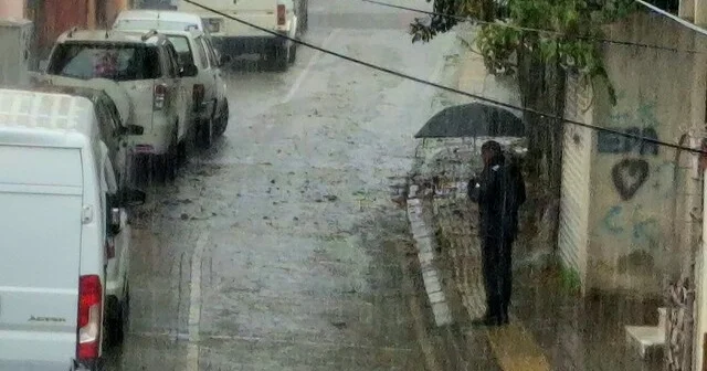Bartın da beklenen yağış başladı Yollarda su birikintileri oluştu, ırmak seviyesi yükseldi Bartın Haber Habertürk Yerel Haberler