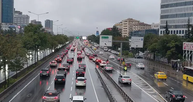 Kadıköy de sağanak sonrası trafik yoğunluğu