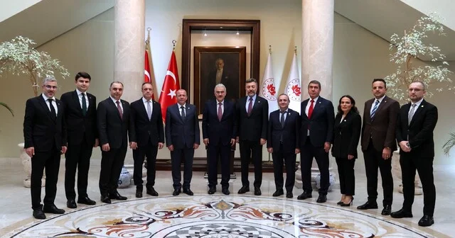BTSO da Özer Matlı dönemi resmen başladı BTSO Yönetim Kurulu Başkanı Özer Matlı mazbatasını aldı Bursa Haber Habertürk Yerel Haberler