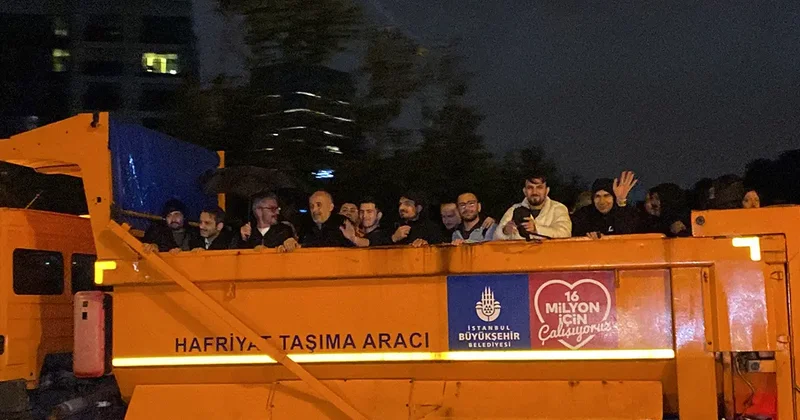 200 den fazla kişi aynı caddede mahsur kaldı! Kamyonla kurtarıldılar