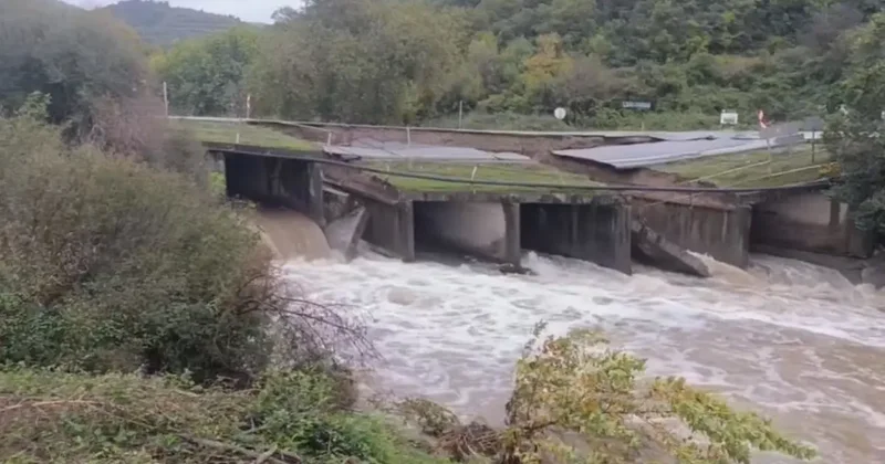 Susurluk ta aşırı yağışlar Çaylak Köprüsü nü çökertti