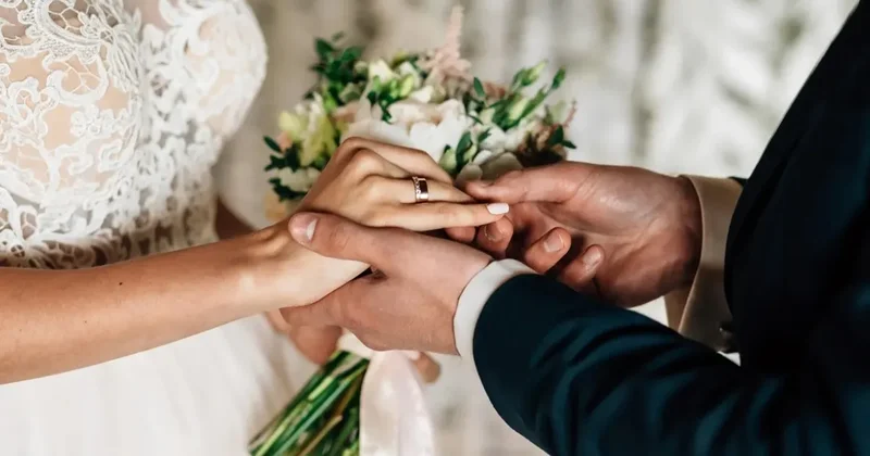 Düğün davetiyesi artık satılıyor! 20 bin kişiye ulaştı