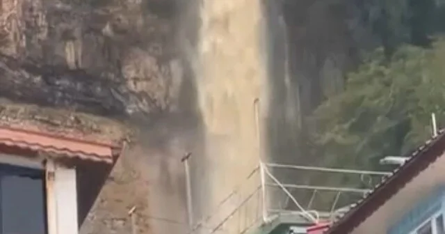 Bartın da yağış ilginç görüntülere sahne oldu Yağmur suları şelaleye döndü, mazgaldan çıkan fare görenleri korkuttu Bartın Son Dakika Haberleri Habertürk Yerel Haberler