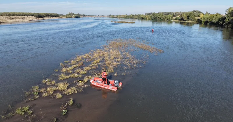 Meriç Nehri nde Iraklı ailenin botu battı: Bir çocuk hayatını kaybetti, iki çocuk aranıyor