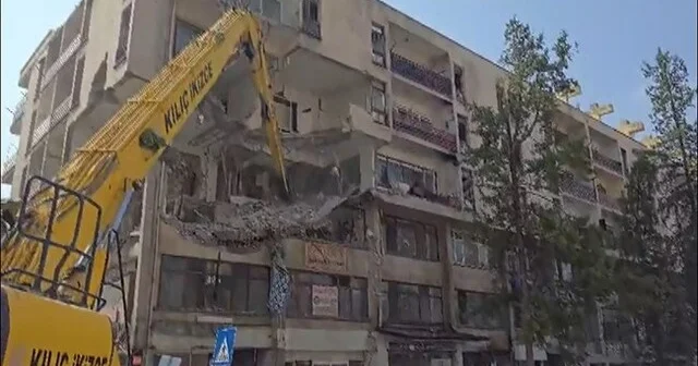 Depremde ağır hasar alan 50 yıllık binada yıkım çalışması başlatıldı Gaziantep Son Dakika Haberleri Habertürk Yerel Haberler