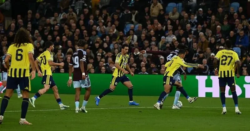 Fenerbahçe nin tarihi yenilgisinde bir tek o alkış aldı: Taraftar özel olarak çağırdı Sözcü Gazetesi