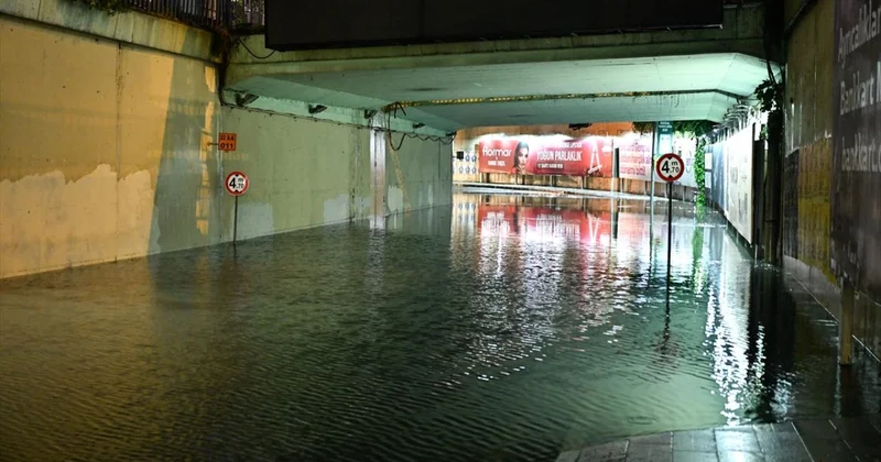 İstanbul da meydana gelen selde 1 kişi hayatını kaybetti