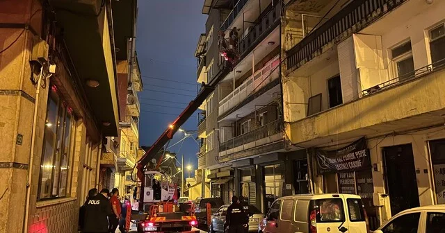 Bursa da saatler süren rehine krizi: Annesini rehin aldı, özel harekat operasyonuyla evden çıkarıldı Annesini rehin aldı, polis telefonda kadına yol gösterdi Bursa Son Dakika Haberleri Habertürk Yerel Haberler