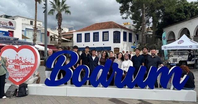 AK Parti Batman Milletvekili Nasıroğlu 10 öğrenciyi Bodrum a tatile gönderdi Batman Son Dakika Haberleri Habertürk Yerel Haberler
