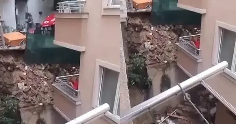 Kağıthane’de sağanağın ardından istinat duvarı çöktü