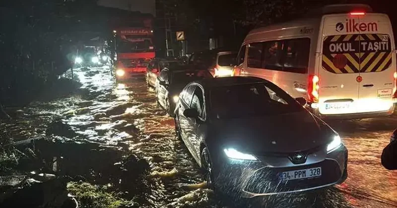 İstanbul da sağanak hayatı olumsuz etkiledi! İşte şehirden manzaralar