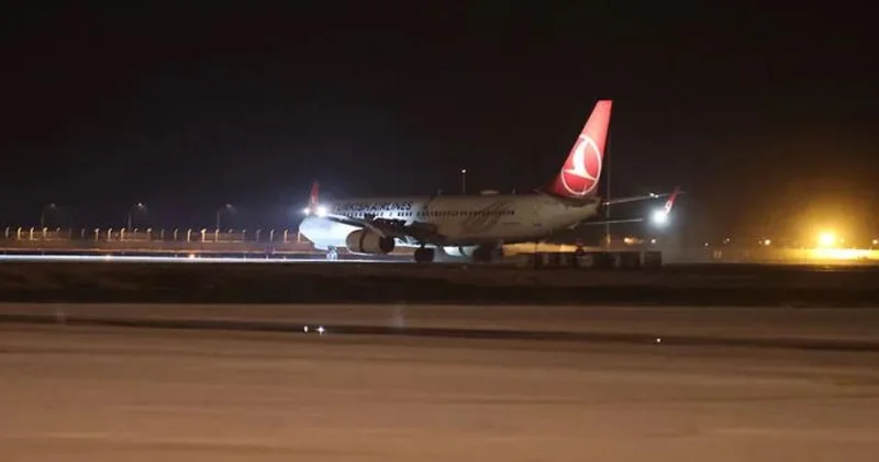 İstanbul daki olumsuz hava koşulları nedeniyle 46 uçak başka havalimanlarına yönlendirildi Son dakika haberleri