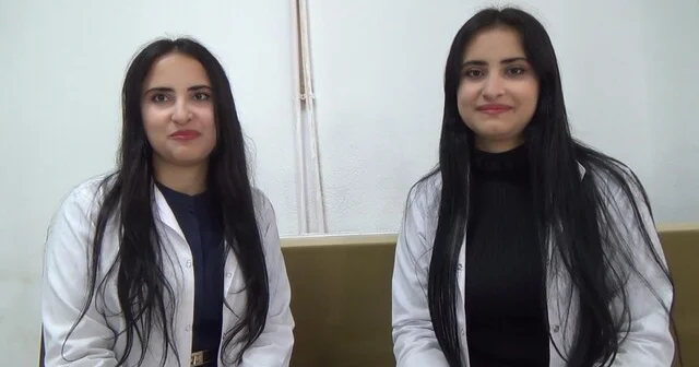İkizler Fatmanur ve Zehranur, aynı okulda öğretmenlik yapıyor Erzurum Haber Habertürk Yerel Haberler