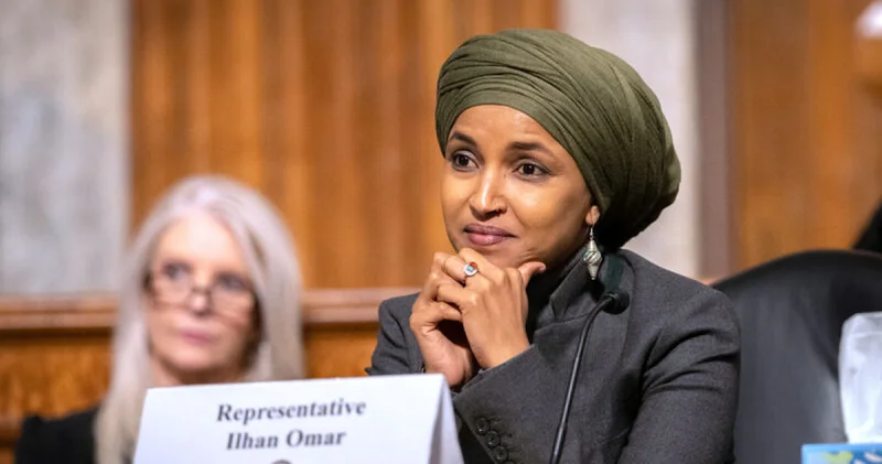 Trump, Kongre üyesi Omar ı vatandaşlıktan atmak istiyor Dış Haberler