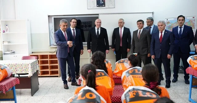 TOBB ve ETSO dan sosyal sorumluluk kapsamında 250 öğrenciye bot ve mont desteği Erzurum Son Dakika Haberleri Habertürk Yerel Haberler