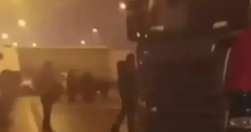 TAG Otoyolu nda 12 araçlık zincirleme kaza: 13 yaralı Gaziantep Haberleri