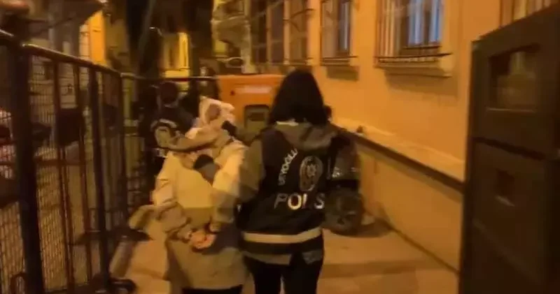 Kağıthane’de uyuşturucu operasyonu: Eşi uyuşturucu satışından tutuklanan kadın aynı suçtan tutuklandı