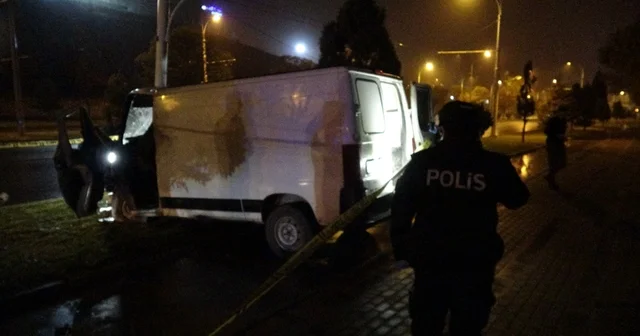 Malatya da aydınlatma direğine çarpan minibüs sürücüsü hayatını kaybetti Malatya Haberleri