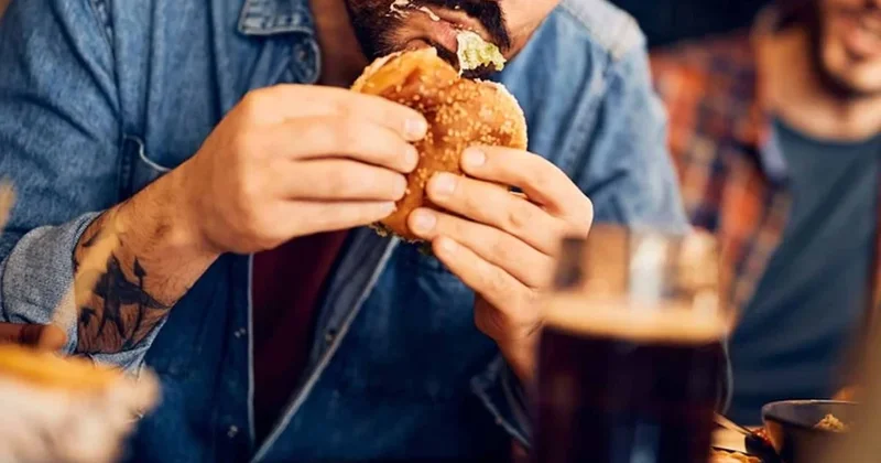 Hamburger yedikten 3 saat sonra öldü! Nedeni uzun araştırmalar sonucu ortaya çıktı: Yüz binlerce insan risk altında Sözcü Gazetesi