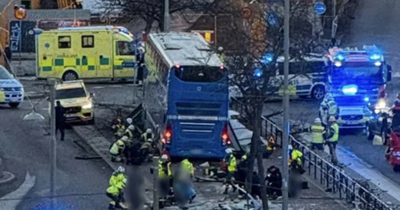 Stockholm de otobüs durağa çarptı: 3 ölü Sözcü Gazetesi