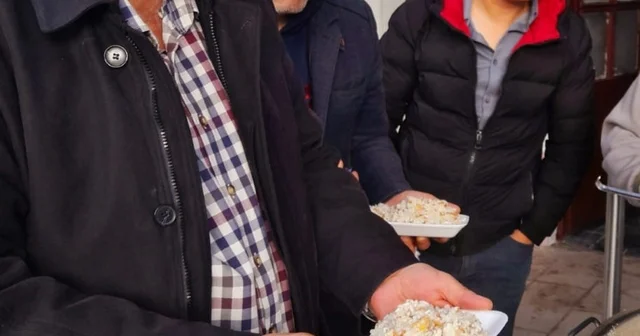 Unutulmaya yüz tutmuş Tarihi Odunpazarı Pilavı vatandaşlara ikram edildi Ekrem Yazıcı: Bu lezzetimiz her geçen gün biraz daha unutulmakta Lezzetini anlatmak zordur, tatmayan bilemez Eskişehir Haberleri