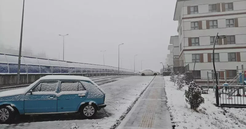 Kayseri beyaza büründü: Kar sürprizi!