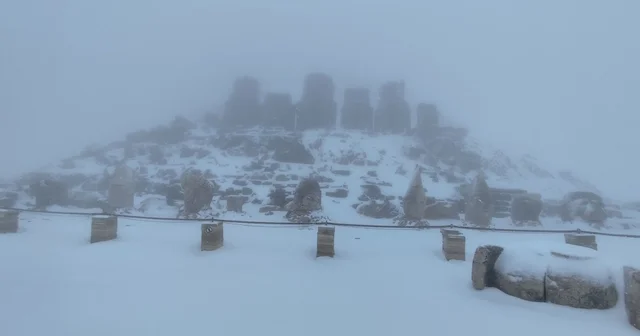 Nemrut Dağı na mevsimin ilk karı yağdı Adıyaman Haberleri