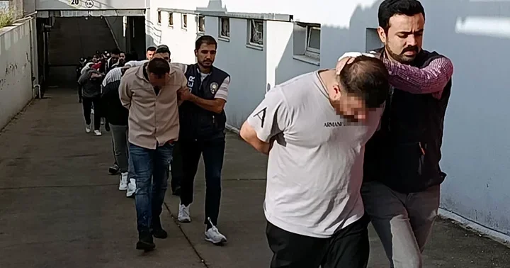 Gelen mesajla şoke oldular: Sizi dolandırdım, birbirinize zarar vermeyin! ‘Sazan Sarmalı şebekesi çökertildi