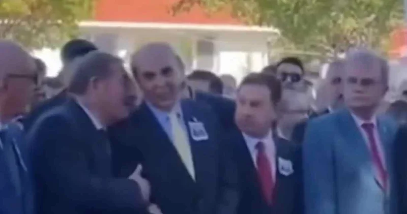 Şehidin cenazesinde tepki çeken görüntü: Ne gülüyorsunuz?