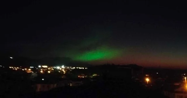 Fethiye de gökyüzündeki mor ve yeşil ışık dikkat çekti Muğla Haberleri