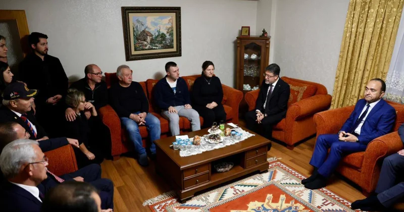 Bakan Yumaklı, şehit pilot Hasan Bahar ın ailesini ziyaret etti