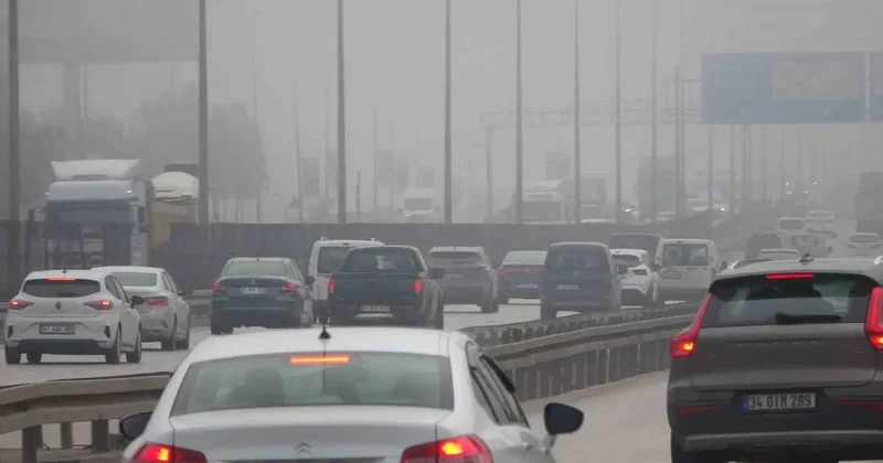 Kocaeli’de etkili olan sis sürücülere zor anlar yaşattı