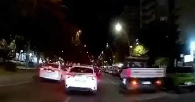 Diyarbakır’da merdivenden düşen kız çocuğu polis eskortuyla hastaneye yetiştirildi VİDEO İZLE