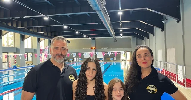 Antrenör babanın yüzücü kızları İzmir Haberleri