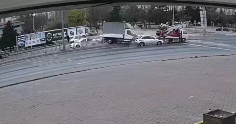 Ortalığın savaş alanına döndüğü kaza kamerada