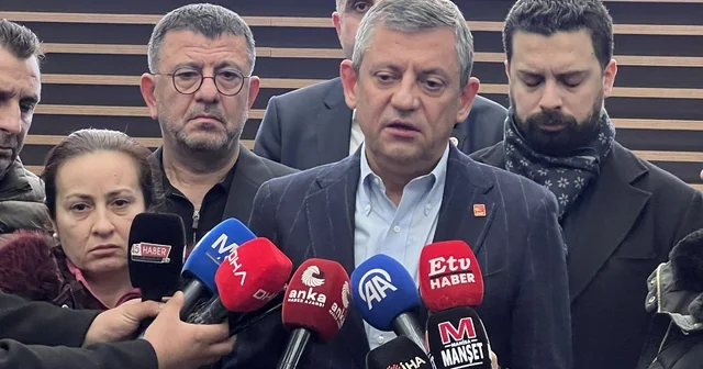 Özgür Özel duygularına hakim olamadı CHP Genel Başkanı Özgür Özel Şehzadeler Belediye Başkanı Gülşah Durbay ın hayatını kaybettiği hastanede acıya ortak oldu Manisa Haberleri