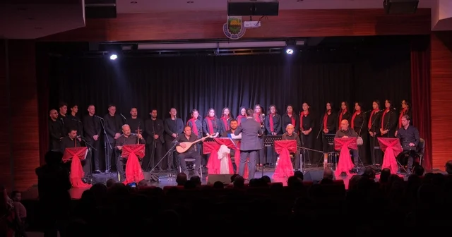 İnegöl Belediyesi THM Gençlik Korosu ndan kulakların pasını silen konser Bursa Haberleri