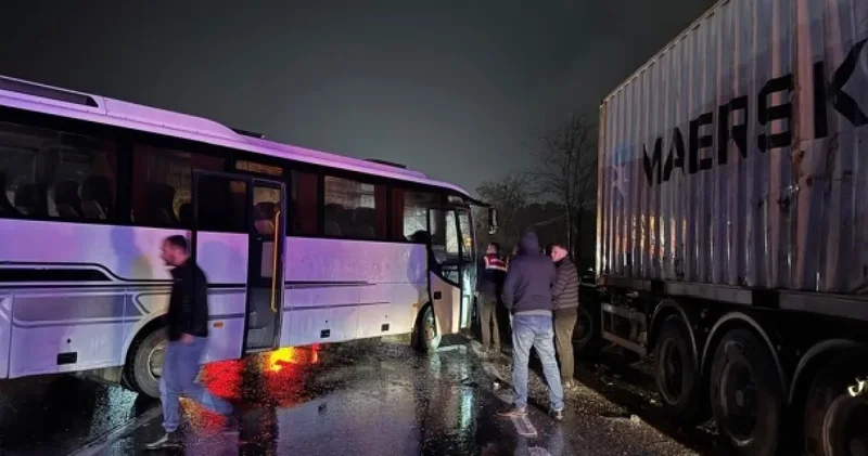 Karayolunda kıyamet koptu: 12 yaralı