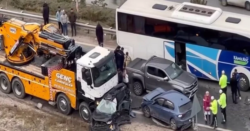 Ankara da kontrolden çıkan vinç 13 aracın arsına daldı! Yaralılar var