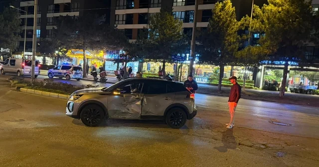 Araca yandan çarpan motosikletli yaralandı Eskişehir Haberleri