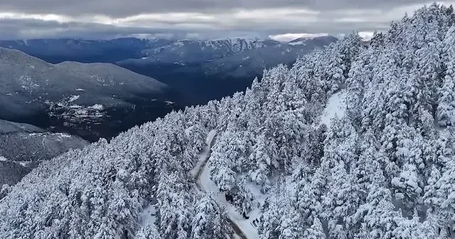 Zigana nın zirvesinde büyüleyen kar manzarası VİDEO İZLE