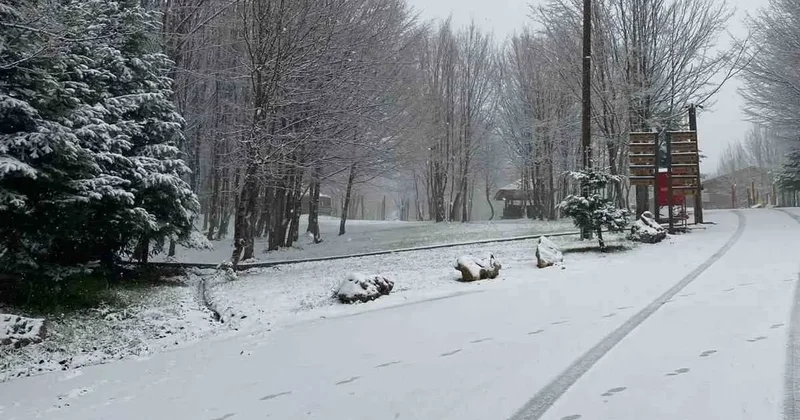 Kartepe’ye lapa lapa kar yağıyor