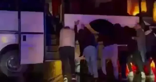 Sakarya da 6 aracın karıştığı zincirleme trafik kazası: 12 kişi yaralandı VİDEO İZLE