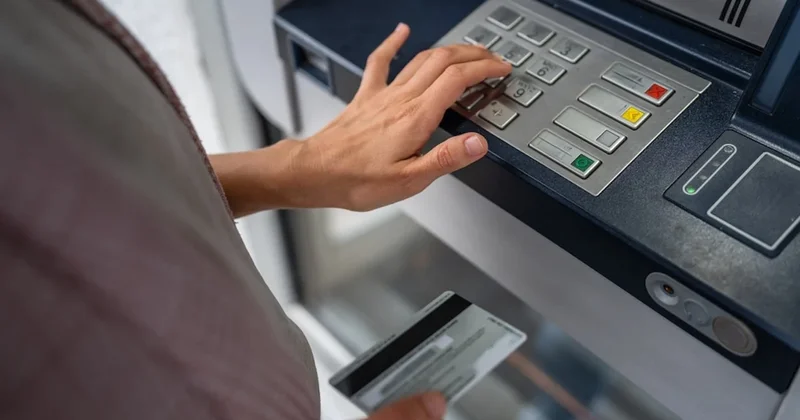 Meğer ATM’ye kartı sokmadan önce bu tuşa basmak gerekiyormuş Sözcü Gazetesi