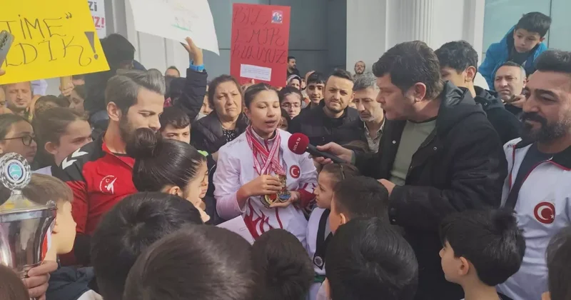 CHP li Tuzla Belediyesi nde antrenör kıyımı: Dünya şampiyonu yetiştiren hocalar kovuldu