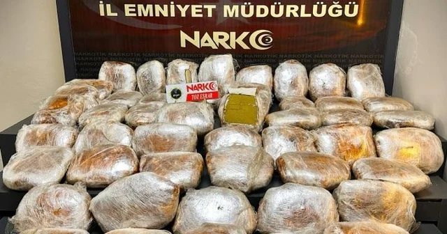 Otomobildeki 56 kilo 750 gram esrarı Hector buldu: 3 tutuklama Batman Haberleri