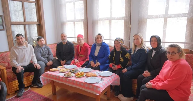 Engelli öğrenciler unutulmaz bir gün yaşadı Engelsiz yaşam merkezinde Yerli Malı Haftası kutlandı Bursa Haberleri