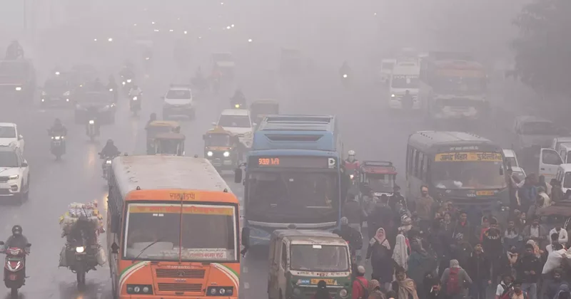 Hindistan’ın başkenti Yeni Delhi’de hava kirliliği tehlikeli seviyeye yaklaştı