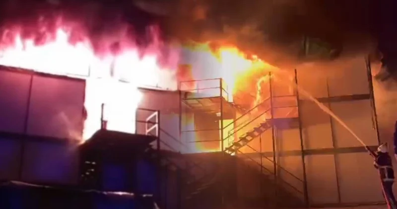 Hatay’da yangın paniği! İşçilerin yatakhanesi küle döndü